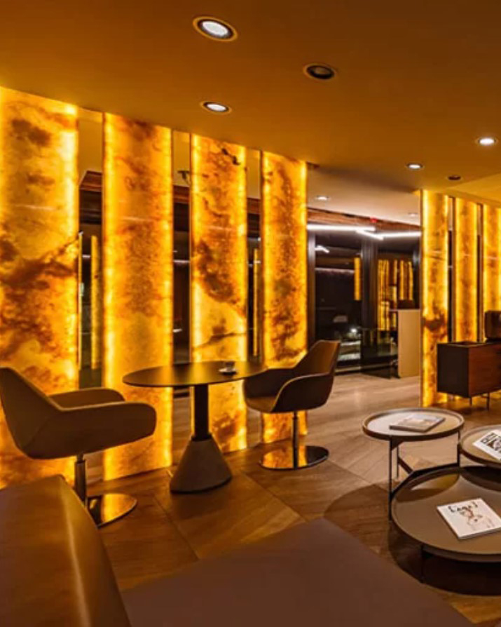 Park Club Kraków Lampy Onyx Kamieniarstwo Granit Książek